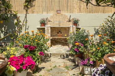 Жильё для туристов Splendid Views From A Cozy Cottage With A Garden Terrace