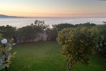 游客公寓 Villa Anastasia Beach Front