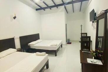 בית מלון כפרי Emerald Guest House