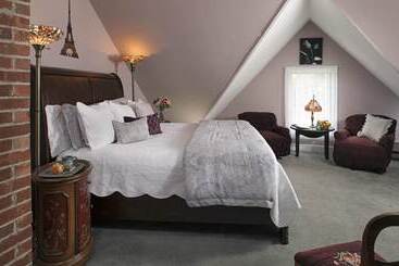 민박 Whistling Swan Inn