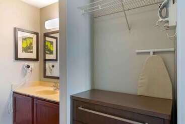 فندق Extended Stay America Suites  Kansas City  Lenexa  87th St