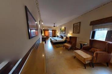 ホテル The Earth House Resort