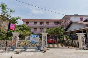 펜션 Reddoorz Syariah Near Plaza Andalas Padang