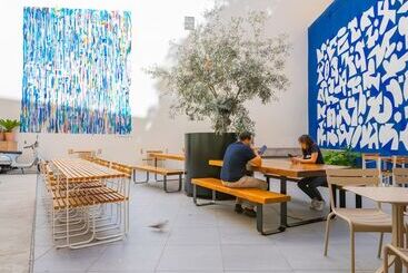 旅馆 The People   Marseille