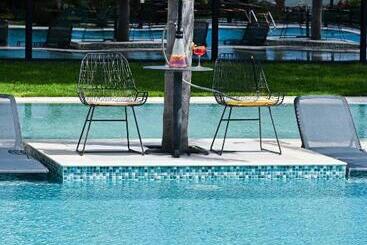 Отель Royal G Max