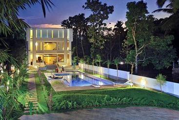 בית מלון כפרי Grand Rodina Resort & Spa By Ledd S