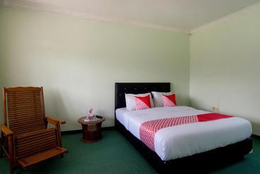 Отель Oyo 3030 Sindangsari Guest House