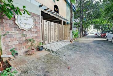 Отель Townhouse Oak Dreamland Suites