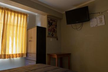 هاستل Hostal Roma