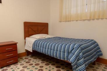 هاستل Hostal Roma