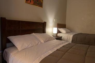 هاستل Hostal Roma