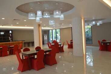 هتل Airport Avenue