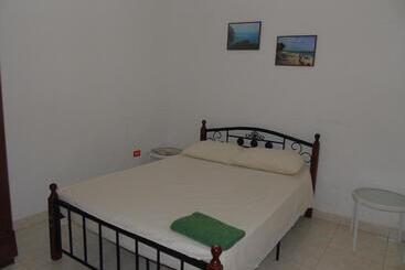 ペンション Posada Miss Joyce House