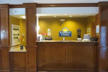 هتل Days Inn & Suites By Wyndham Omaha Ne