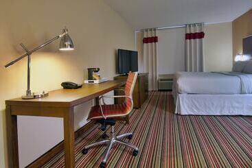 هتل Four Points By Sheraton Nashville Airport