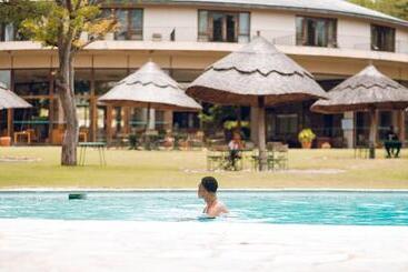 Otel Hwange Safari Lodge