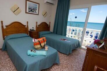 ホテル Mediterraneo Carihuela