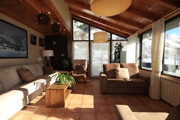 هتل Hostal Y Apartamento Seixes