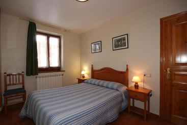 هتل Hostal Y Apartamento Seixes