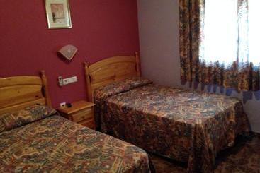 هتل Hostal Los Hermanos