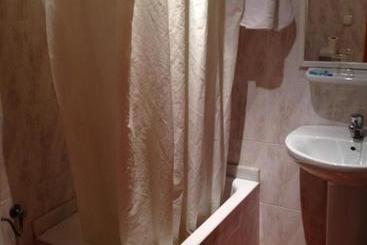 هتل Hostal Los Hermanos