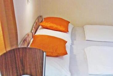 פנסיון Süle Apartments & Rooms