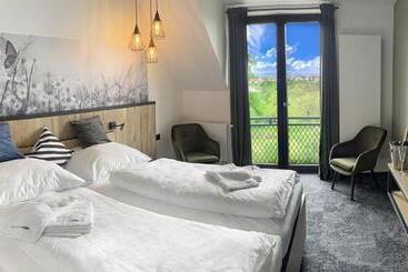 Restaurant & Pension U Hradu