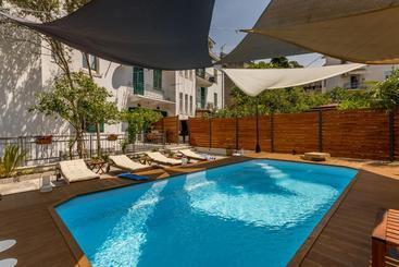 تختخواب و صبحانه Evala Luxury Rooms With Pool And Garden