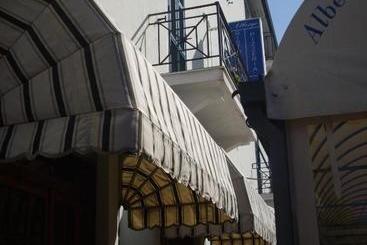 هتل Ristorante Albergo Roma