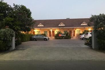 Szálloda Suksopha Resort
