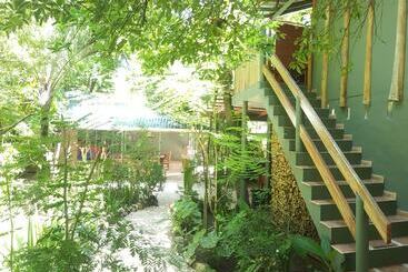 Pachamama Lodge   Hostel