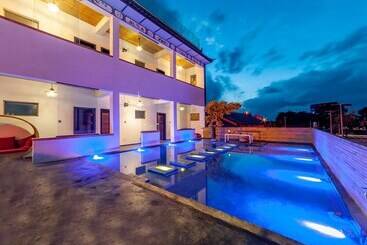 پانسیون Crystal Taro Inn Dali