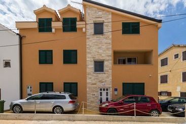 ツーリストアパートメント Apartments Villa Ines