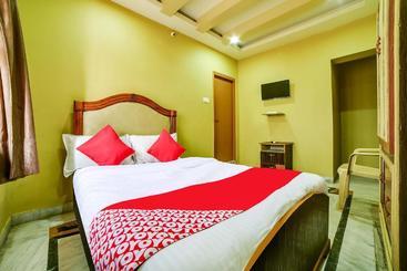 酒店 Oyo 65103 Hashmi Residency