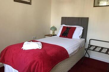 בית מלון כפרי The Great Western B&b