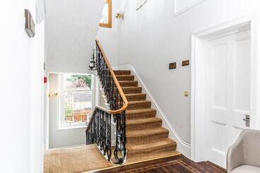 فندق Beaumont House