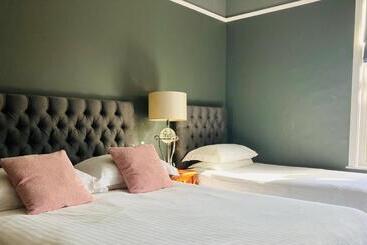 هتل Cambridge Villa