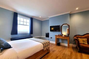 Отель Min Y Don Llandudno