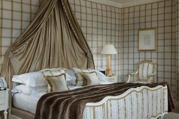 בית מלון כפרי The Chesterfield Mayfair