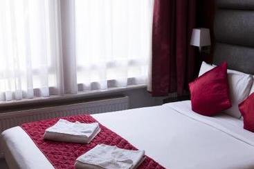 Отель Lord Jim  Earls Court