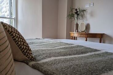 Отель Maes Y Neuadd Country House