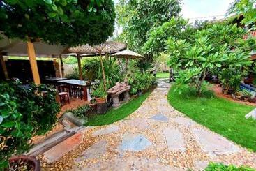 فندق Baan Saranrom