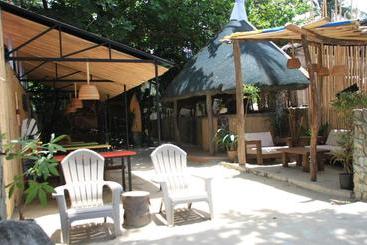 Отель Mendelluke Suites