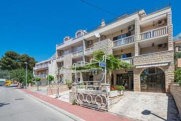 דירות לתיירים Ivana Apartments