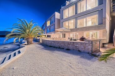 آپارتمان‌های توریست‌ها Livingstone Beach House