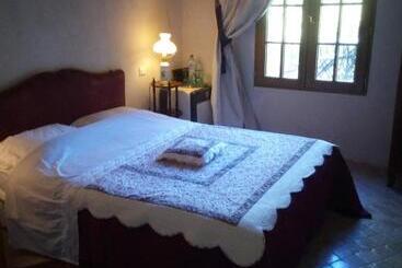 ベッドアンドブレックファースト Roubies