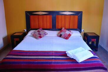 Hostal Paseo De Los Colorados