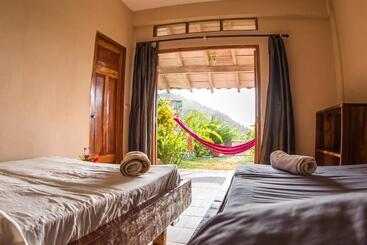 فندق Kambutaleko