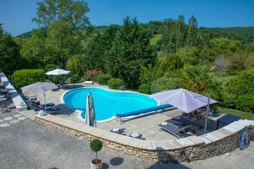 Domaine Des Pierres Blanches   B&b