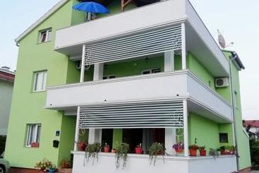 酒店 Apartments Kristina